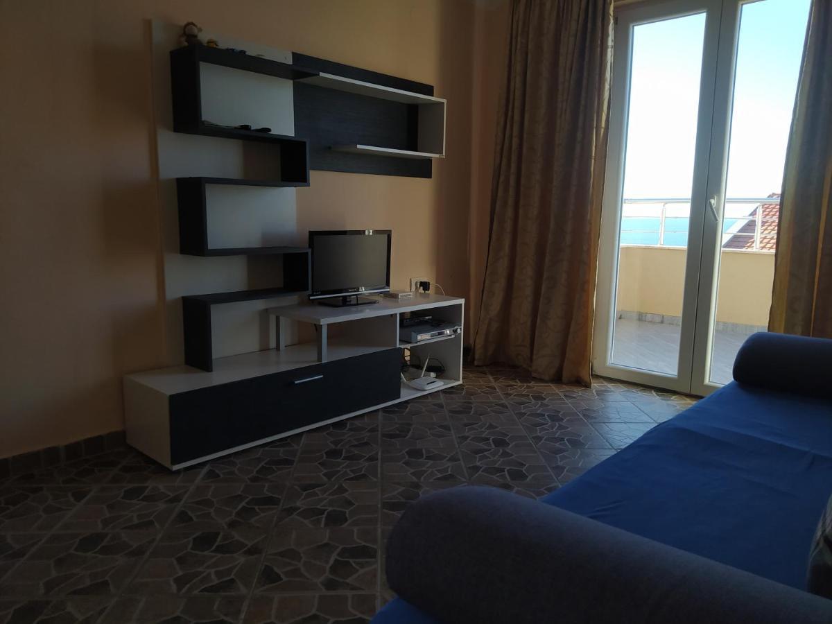 Monoliza Appartement Utjeha Buitenkant foto